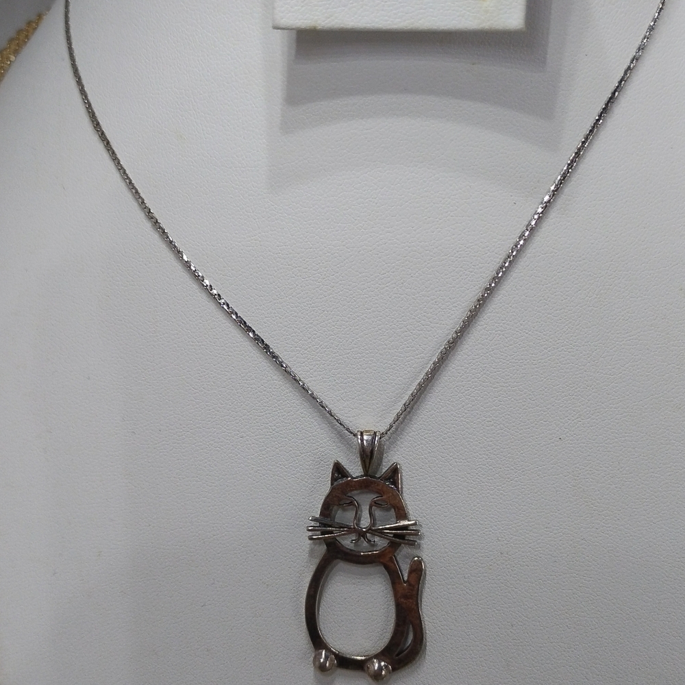 Vintage Monet Cat Pendant on Silver Tone Chain - Picture 2 of 4